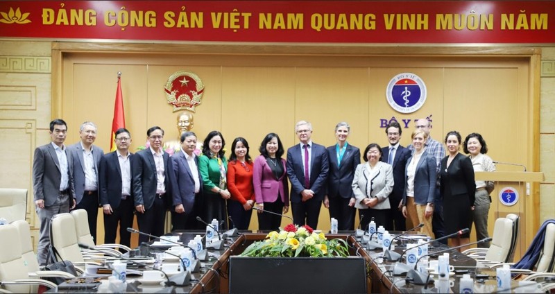 Lors de la séance de travail entre la ministre de la Santé Dào Hông Lan et la délégation du Fonds mondial. Photo : suckhoedoisong.vn