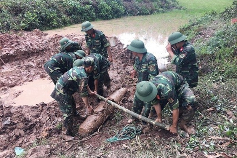Grâce aux efforts du gouvernement et du peuple et au soutien de la communauté internationale, au cours des 50 dernières années, le Vietnam a procédé au déminage de près de 2,5 millions d’hectares de terres contaminées par des mines et des bombes. Photo : VGP.