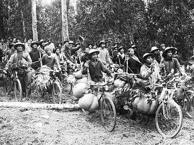 Dans la jungle, les vélo devinrent un contrepoids dans la confrontation avec la meilleure technologie de guerre du XXe siècle que les empires occidentaux possédaient. Photo : VNA.