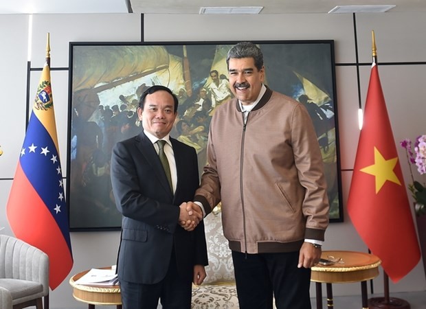 Le président vénézuélien Nicolás Maduro Moros et le vice-Premier ministre Tran Luu Quang (gauche). Photo: VNA