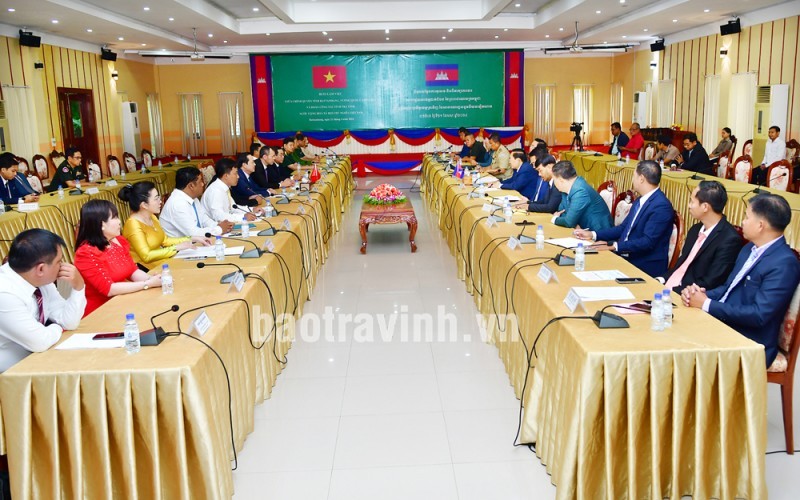 Séance de travail entre la délégation de la province de Trà Vinh et les dirigeants de la province de Battambang. Photo : thoidai.com.vn