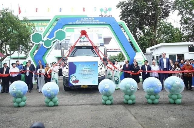 L'entreprise de Bac Ninh exporte le premier lot de médicaments vétérinaires vers le marché Halal. Photo : VNA.