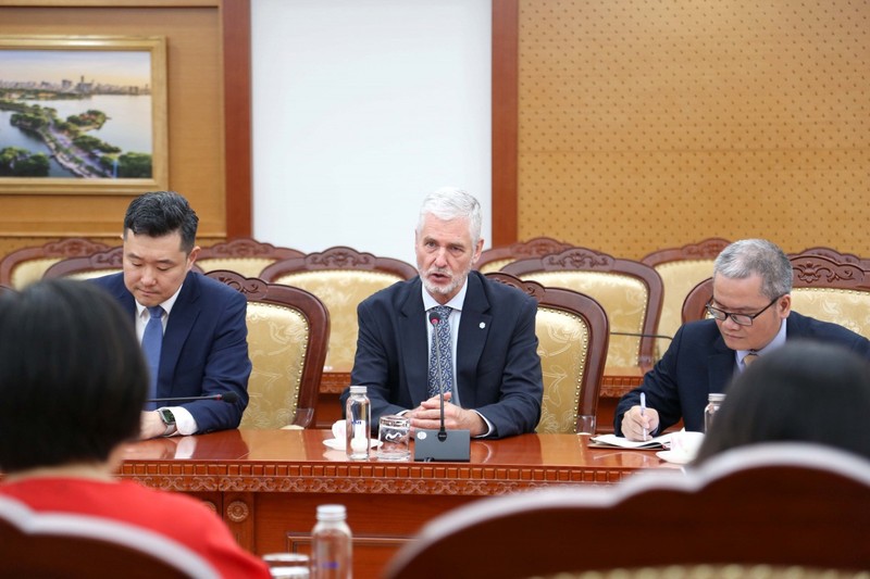 Le directeur général du GGGI, chargé de la région d’ASEAN, Frank Rijsberman, lors de la séance de travail. Photo : thoibaotaichinhvietnam.vn