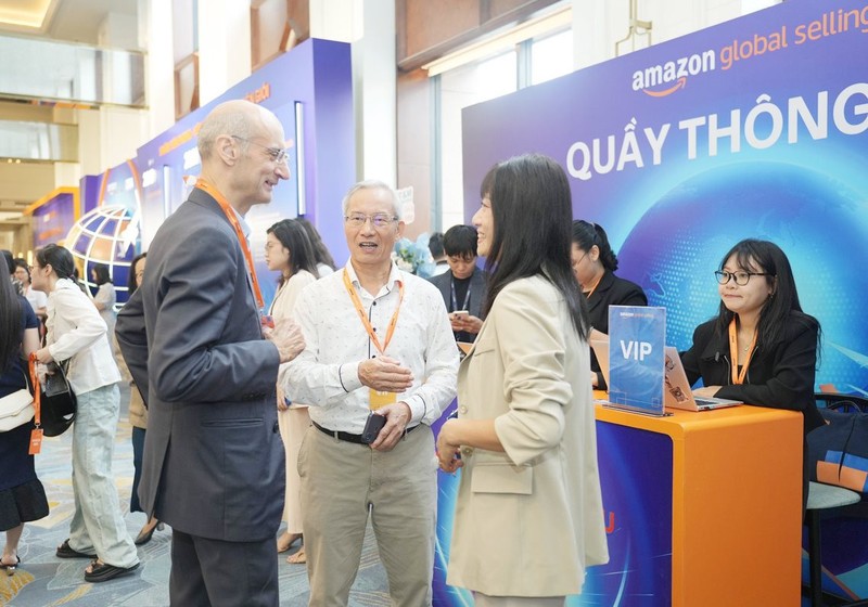 Les entreprises vietnamiennes élargissent également de plus en plus leur champ d’activité à l’international, le nombre de produits vendus sur Amazon ayant augmenté de 300 % au cours des cinq dernières années. Photo : hanoimoi.com.vn