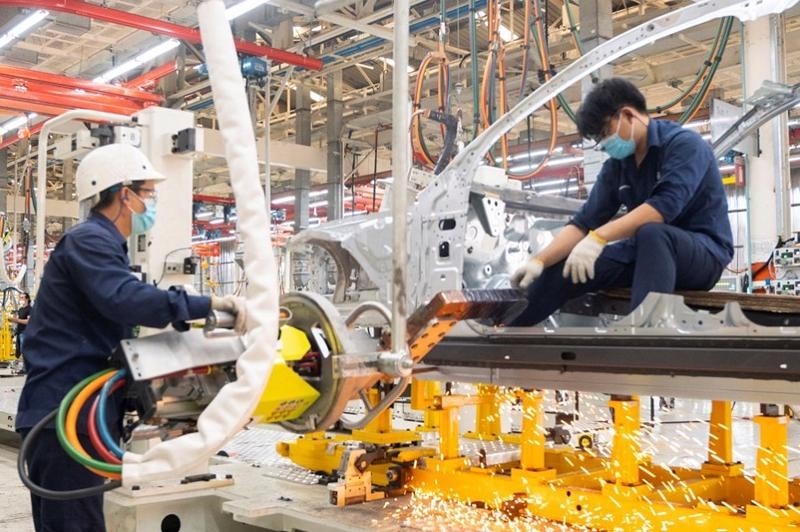 L'indice PMI du Vietnam est resté inchangé à 50,3 en mai, ce qui montre que les conditions commerciales du secteur se sont légèrement améliorées pour le deuxième mois consécutif. Photo : baodautu.vn