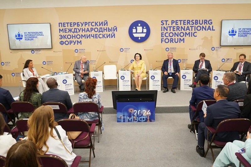 Vue du dialogue sur l’audit dans le cadre du 27e Forum économique international de Saint-Pétersbourg (SPIEF-2024), à Saint-Pétersbourg, en Russie. Photo : VNA.