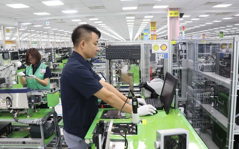 Dans l'usine de Samsung à Bac Ninh (Nord). Photo : VNA.