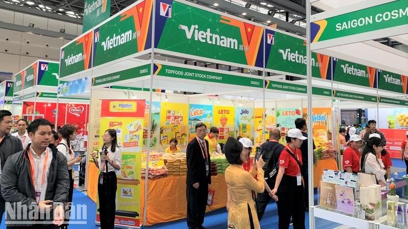 Les stands vietnamiens lors de l'exposition Chine-ASEAN (CAEXPO) tenue à Guangxi en 2023. Photo : NDEL