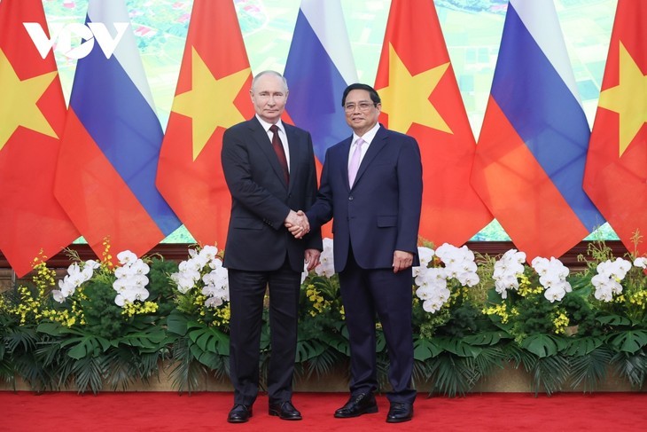 Le Premier ministre Pham Minh Chinh (à droite) et le président russe Vladimir Poutine. Photo: VOV