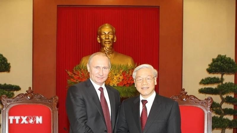 Le secrétaire général Nguyen Phu Trong a reçu le président Vladimir Poutine lors de sa visite d'État au Vietnam en 2013. Photo : VNA.