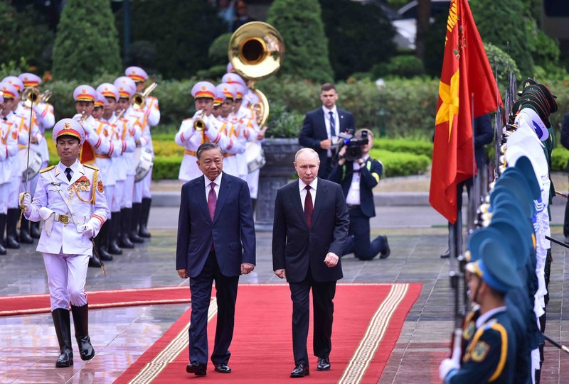 Cérémonie d'accueil officielle du président russe Vladimir Poutine. Photo: baoquocte.vn