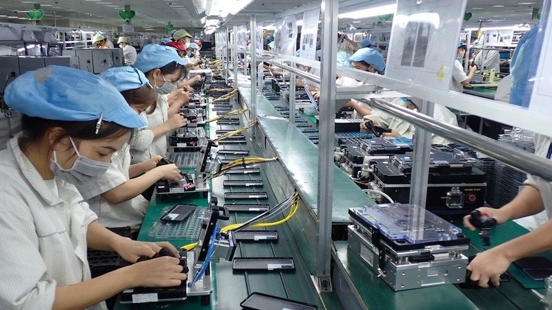 Les téléphones et leurs composants constituent le principal produit d'exportation du Vietnam vers la Chine, atteignant 16,9 milliards de dollars en 2023. Photo : baodautu.vn