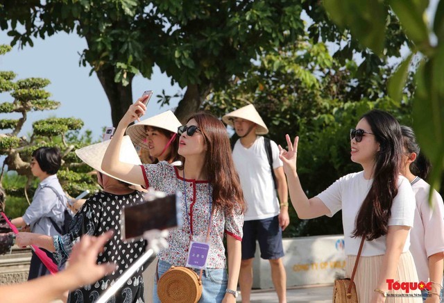 Des touristes sud-coréens à Dà Nang. Photo : toquoc.vn