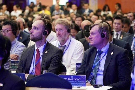 Des délégués étrangers au Forum économique de Hô Chi Minh-Ville 2023. Photo : daidoanket.vn