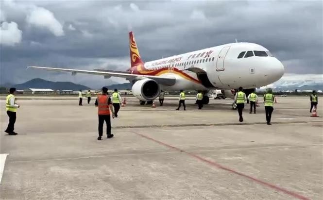 Le vol HX548, opéré par Hong Kong Airlines, a atterri à l'aéroport international de Da Nang le 19 juillet. Photo : VNA.