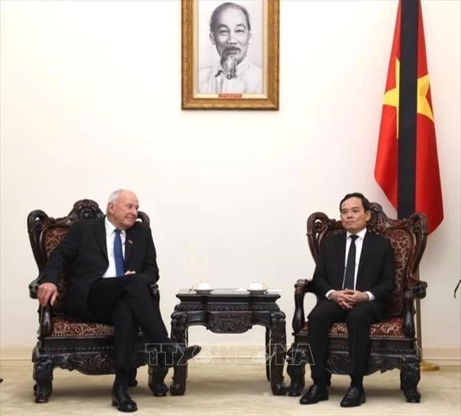 Le vice-Premier ministre Tran Luu Quang (droite) et l'envoyé spécial du gouvernement néo-zélandais, Donald McKinnon. Photo : VNA.