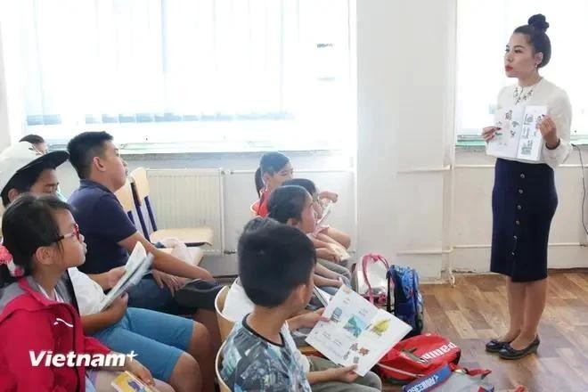 Un cours d'enseignement de la langue vietnamienne en République tchèque. Photo : VNA.