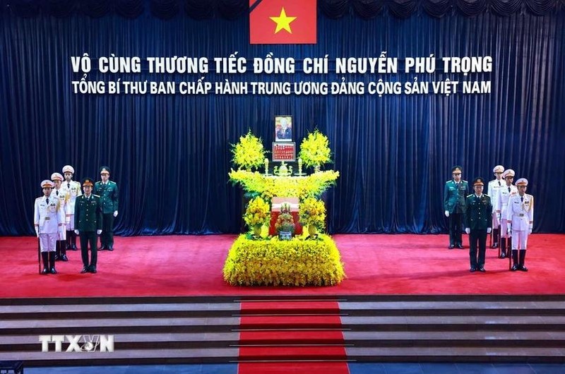 Le cercueil du dirigeant vietnamien est déposé à la Maison funèbre nationale à Hanoï. Photo : VNA.