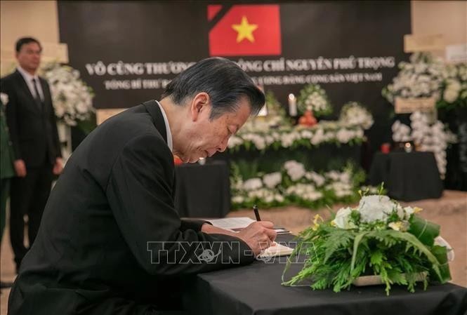 Le président du Nouveau Parti Kōmeitō, Natsuo Yamaguchi, a exprimé ses regrets infinis suite au décès du Secrétaire général Nguyên Phu Trong, un éminent dirigeant du Parti communiste du Vietnam (PCV). Photo : VNA.