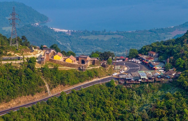 La porte de Hai Van (Hai Van Quan), située au sommet du col de Hai Van entre la province centrale de Thua Thien Hue et la ville de Da Nang. Photo : toquoc.vn