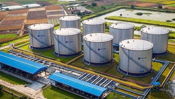 Le Vietnam a gagné près de 962 millions de dollars grâce aux exportations de pétrole au premier semestre. Photo : congthuong.vn