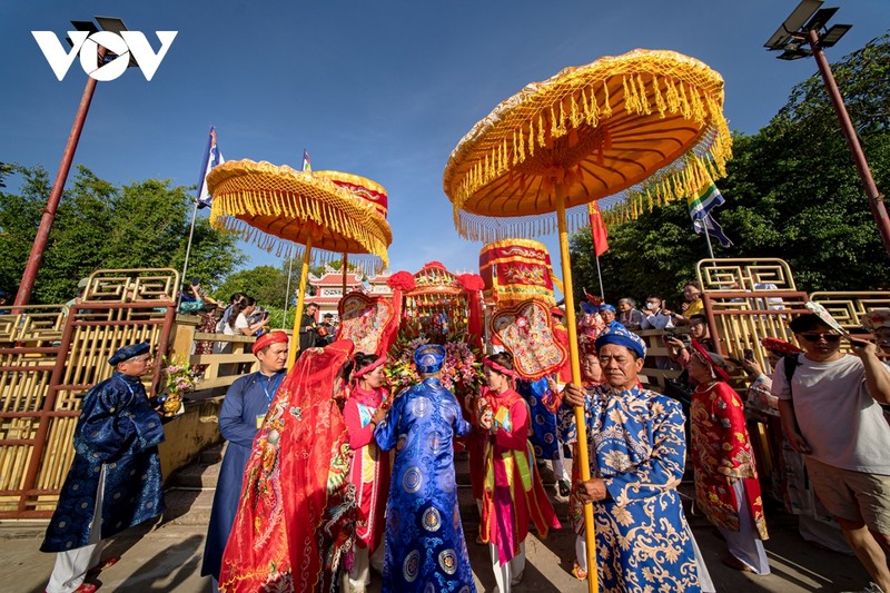 Le festival du temple de Hue Nam est une activité traditionnelle avec des éléments culturels et spirituels de culte de la déesse mère Thien Y A Na qui a lieu chaque année au 3e et 7e mois lunaire. Photo : VOV.