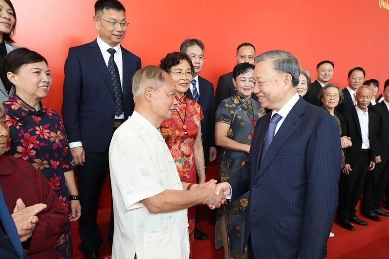 Le secrétaire général et président Tô Lâm rencontre des délégués chinois. Photo : VNA.