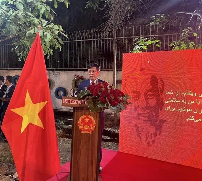 L'ambassadeur du Vietnam en Iran, Luong Quoc Huy, s'exprime à la cérémonie. Photo : VNA.