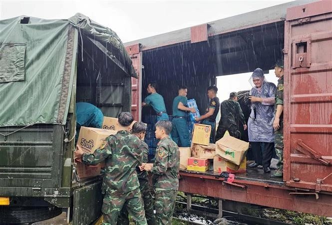 Le Canada a fait don de 560.000 dollars canadiens au Vietnam pour aider les personnes touchées par les inondations et les glissements de terrain après le typhon Yagi. Photo : VNA.