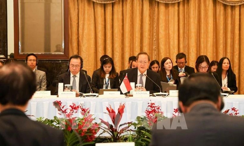 Le ministre Tan See Leng a pris la parole lors de la 18e Conférence ministérielle sur la connexion économique Vietnam-Singapour. Photo : VNA.