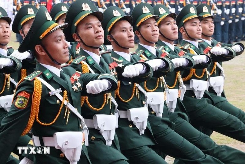 Défilé des gardes-frontières lors du 70e anniversaire de la Victoire de Dien Bien Phu. Photo : VNA.