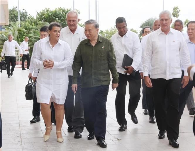 Le dirigeant Tô Lâm visite la zone spéciale de développement de Mariel de Cuba. Photo : VNA.