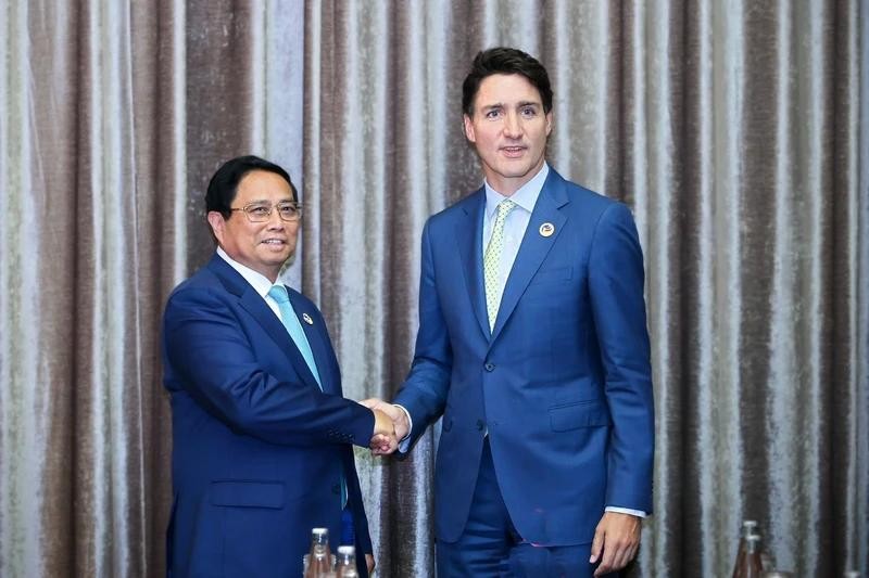 Le Premier ministre vietnamien Pham Minh Chinh (à gauche) et son homologue canadien Justin Trudeau. Photo : VNA.