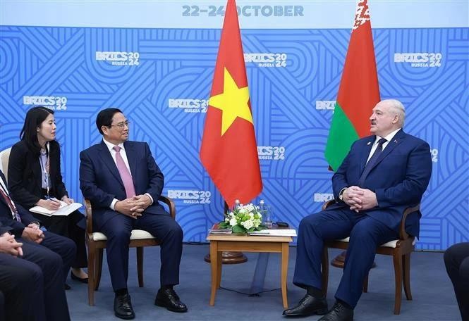 Le Premier ministre vietnamien Pham Minh Chinh et le président biélorusse Alexandre Loukachenko (à droite), à Kazan, en Russie. Photo : VNA