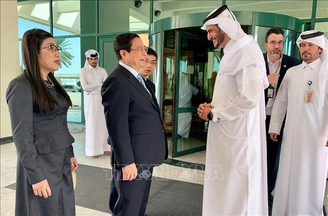 Le Premier ministre Pham Minh Chinh visite la zone industrielle de Ras Laffan avant de terminer sa visite officielle au Qatar. Photo : VNA.