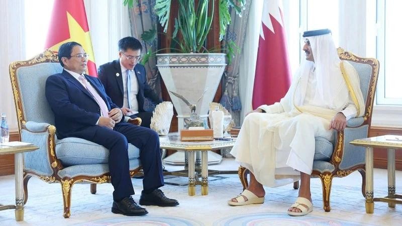 Le Premier ministre Pham Minh Chinh rencontre l'émir du Qatar, Cheikh Tamim ben Hamad Al Thani. Photo : VGP.