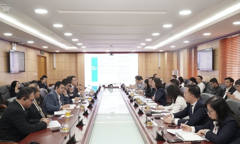 Séance de travail entre les responsables de la Commission nationale des valeurs mobilières et les représentants de Morgan Stanley et de FTSE. Photo : baodautu.vn