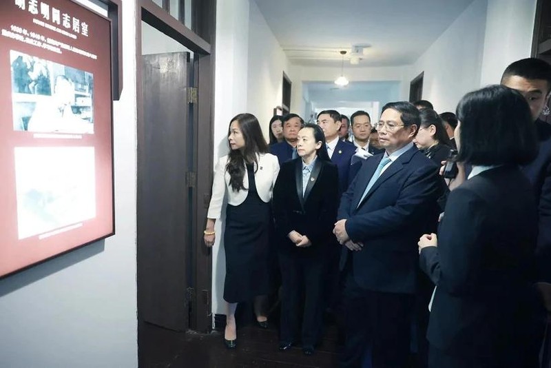 Le Premier ministre Pham Minh Chinh visite le Mémorial de la révolution de Hongyan à Chongqing, en Chine. Photo: VNA