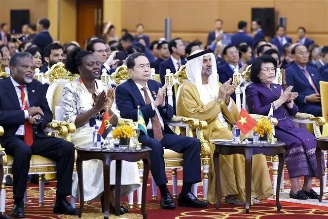 Le président de l’Assemblée nationale du Vietnam, Trân Thanh Mân (centre) lors de la 11e session plénière du Parlement international pour la tolérance et la paix (IPTP) à Phnom Penh, au Cambodge. Photo : VNA.