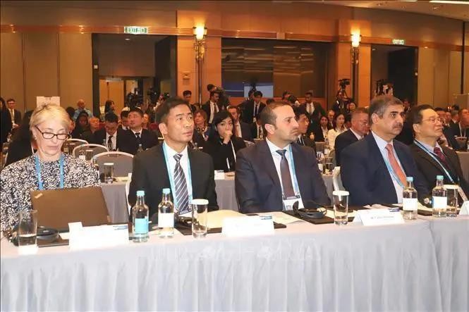 Le procureur général adjoint du Parquet populaire suprême du Vietnam, Nguyên Duy Giang (2e, à partir de la gauche) lors de la cérémonie d’ouverture de la conférence, à Hong Kong, en Chine. Photo : VNA.