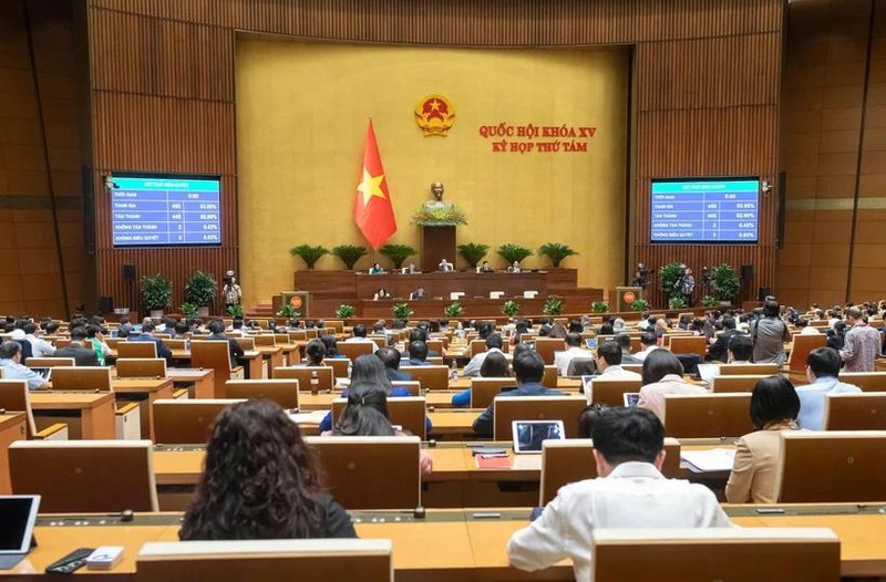 L’Assemblée nationale (15e législature) adopte la loi modifiant et complétant certains articles de neuf lois. Photo : VNA.