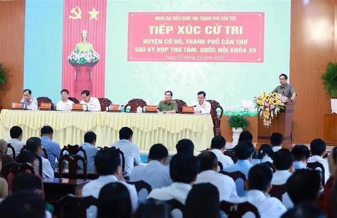 Le Premier ministre Pham Minh Chinh rencontre des électeurs de Can Tho au district de Co Do. Photo : VNA.