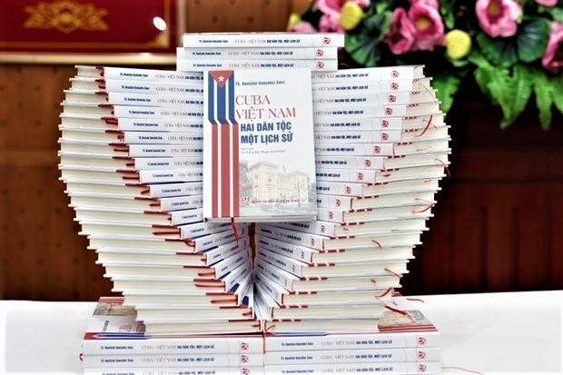Couverture du livre “Cuba - Vietnam : deux peuples, une histoire”. Photo : sggp.org.vn