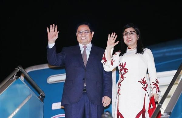 Le Premier ministre vietnamien, Pham Minh Chinh, et son épouse ont quitté Hanoï pour participer à la 54e réunion annuelle du Forum économique mondial (FEM-54) à Davos, en Suisse, et visites officielles en Hongrie et en Roumanie du 16 au 23 janvier. Photo : VNA.