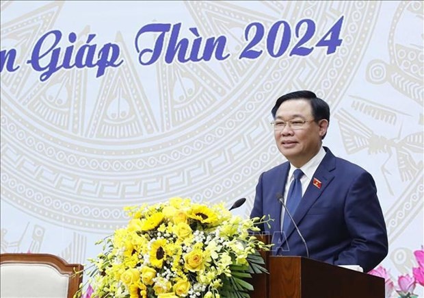 Le président de l'Assemblée nationale vietnamienne, Vuong Dinh Huê, prend la parole lors de la rencontre. Photo : VNA.