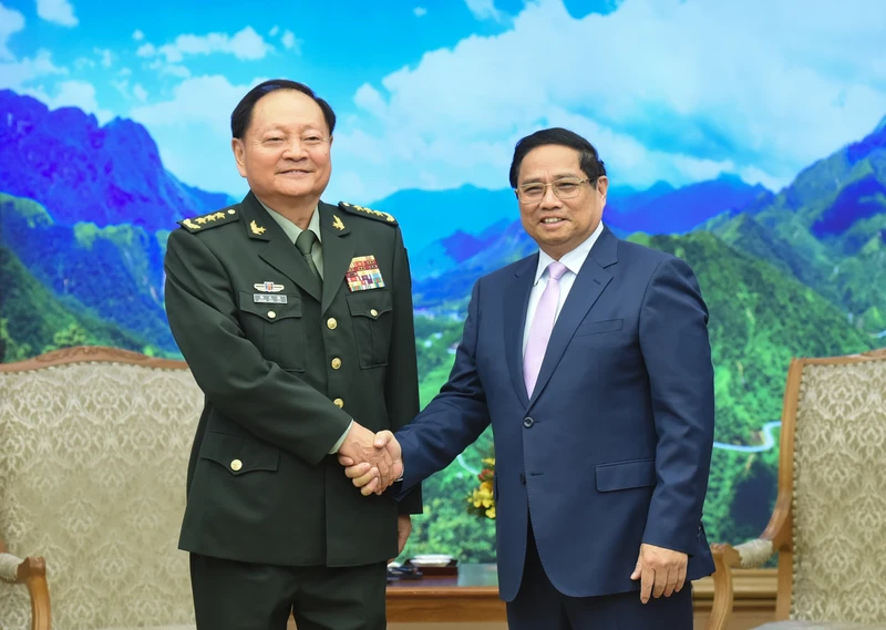 Le Premier ministre Pham Minh Chinh (droite) et le vice-président de la Commission militaire centrale de Chine, le général de corps d’armée Zhang Youxia, Photo : VNA.