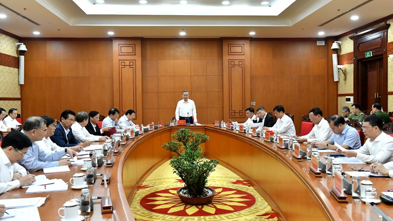 Le secrétaire général Tô Lâm s’exprimant lors de la réunion de la permanence du Comité de pilotage central pour la prévention et la lutte contre la corruption et la négativité, à Hanoi, le 30 octobre. Photo : NDEL.