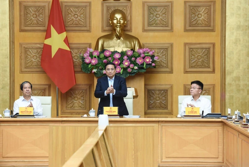 Le Premier ministre Pham Minh Chinh prend la parole lors de la réunion. Photo : NDEL.