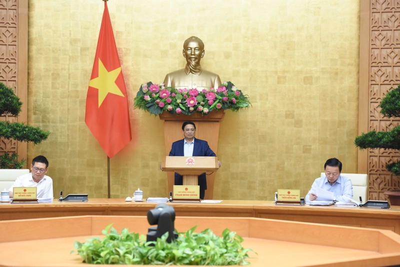 Le Premier ministre Pham Minh Chinh s’exprime lors de la réunion ordinaire d’octobre du gouvernement, à Hanoi, le 9 novembre. Photo : NDEL.