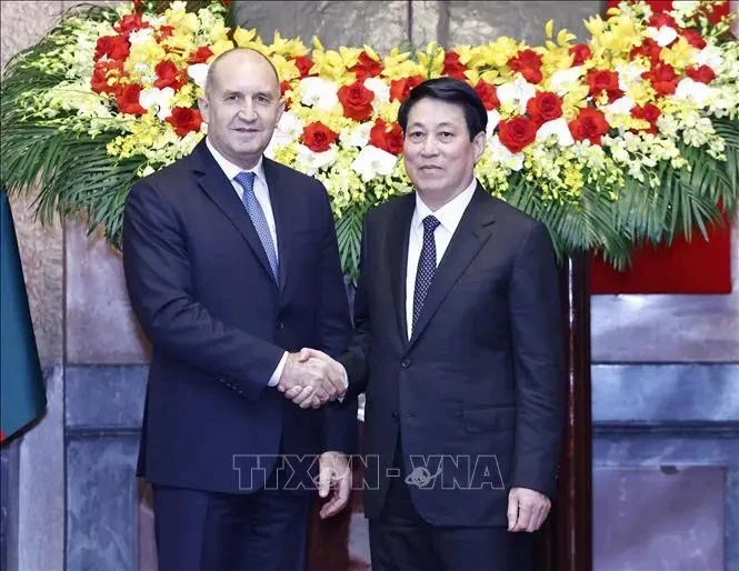 Le président bulgare Rumen Radev et le président Luong Cuong (droite). Photo : VNA.